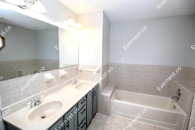 Building Photo - 1370 Timothy Ridge Dr