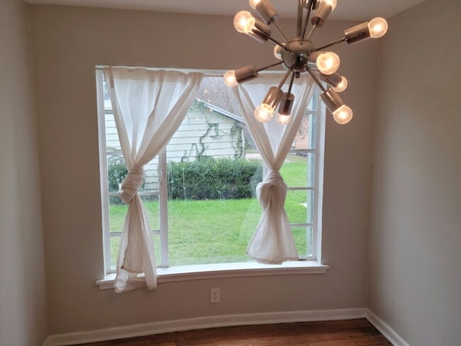 Building Photo - 1528 Steves Ave