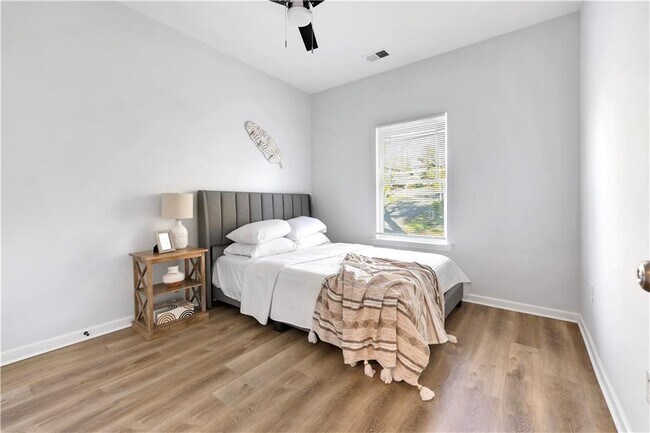 Building Photo - 56 Holly Rd NW