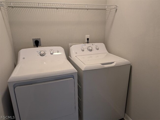 Building Photo - 4614 SW 7th Ave