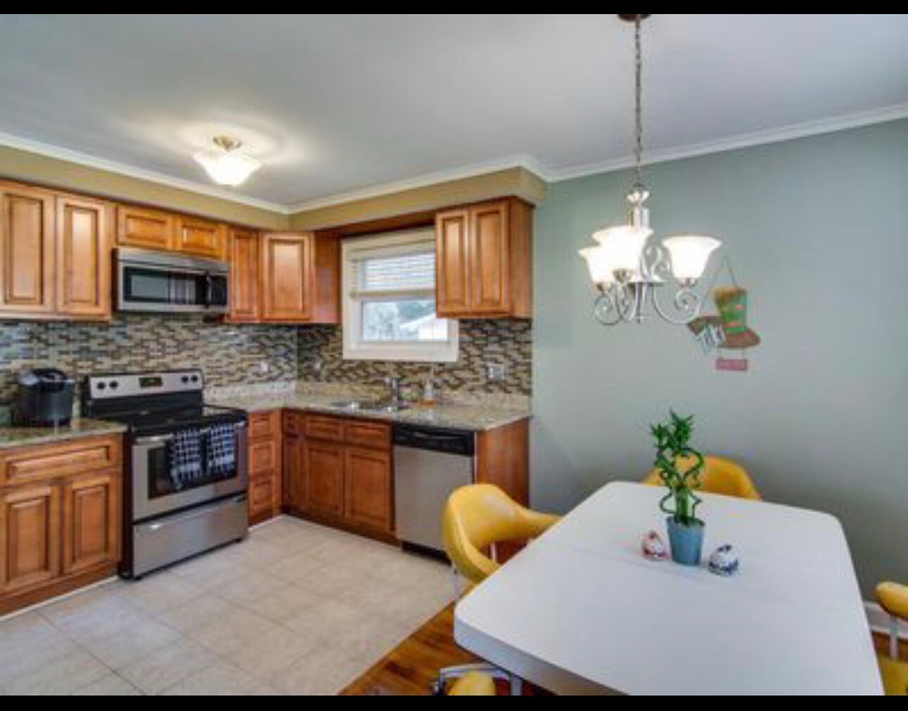 Building Photo - 721 W Sherwood Dr