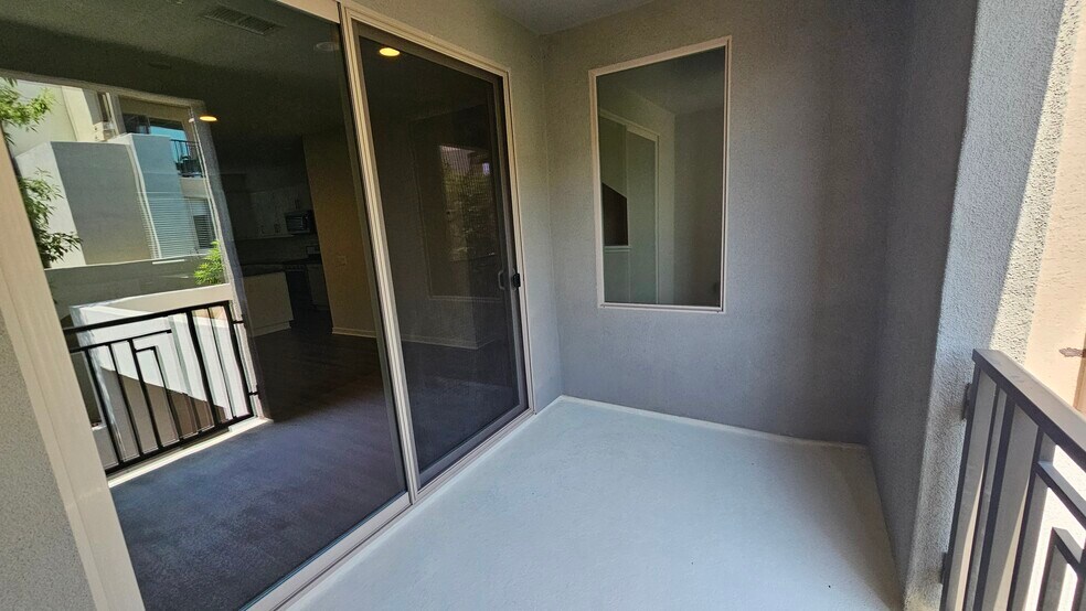 Building Photo - 207 Magnet