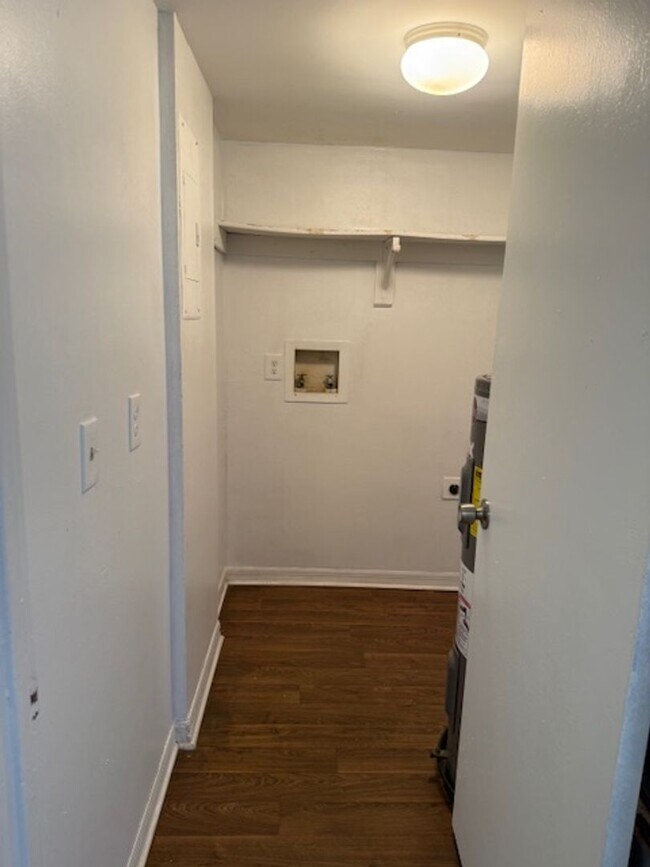 Building Photo - Coral Gardens one bedroom condo