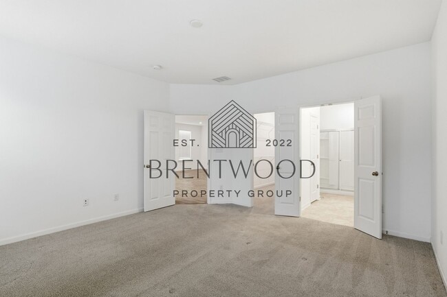 Building Photo - 3 Bed/3 Bath Home with Sunroom in Miller’s Walk – Noblesville