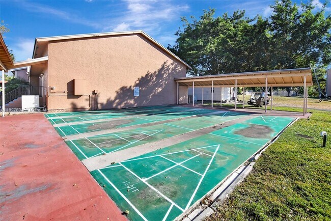 Building Photo - 7300 Lake Cir Dr