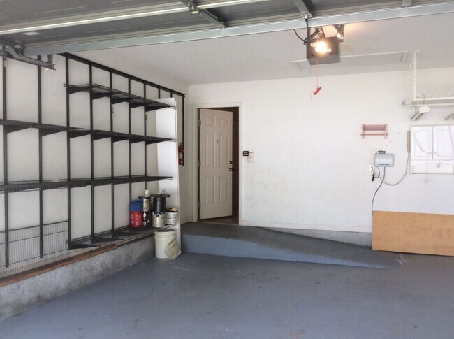 Building Photo - Beautiful 3Bed/2Bath Home Close to Correy ...