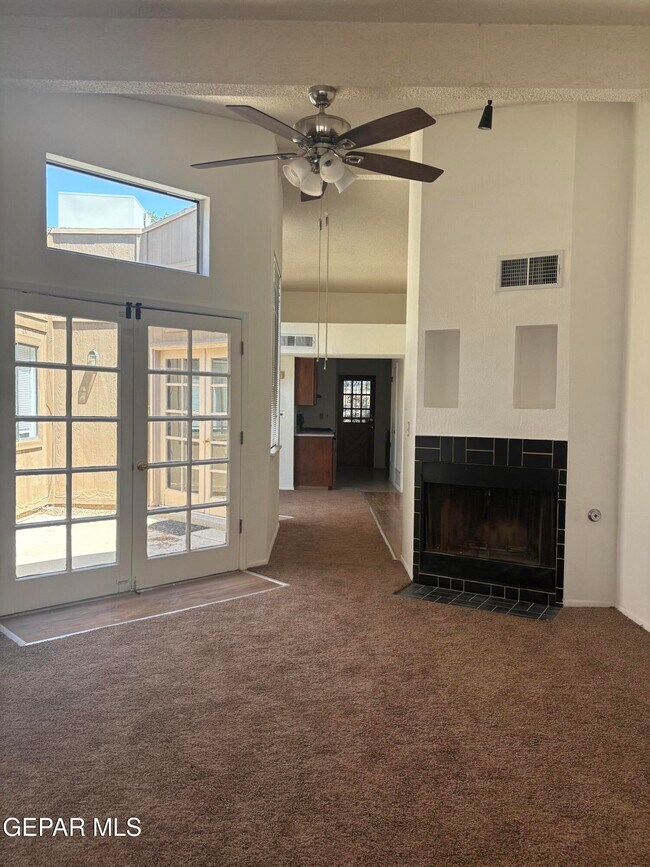 Building Photo - 10905 Highwood Way