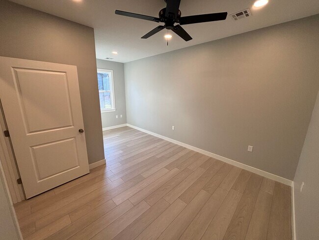 Building Photo - Stunning New Build in Central Manhattan! Available NOW!