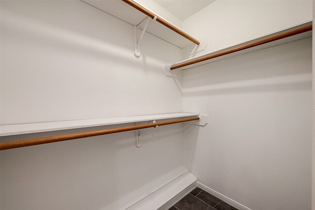 Building Photo - 131 Cove Cir