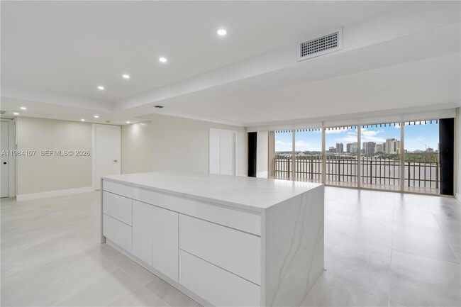 Building Photo - 1 Grove Isle Dr