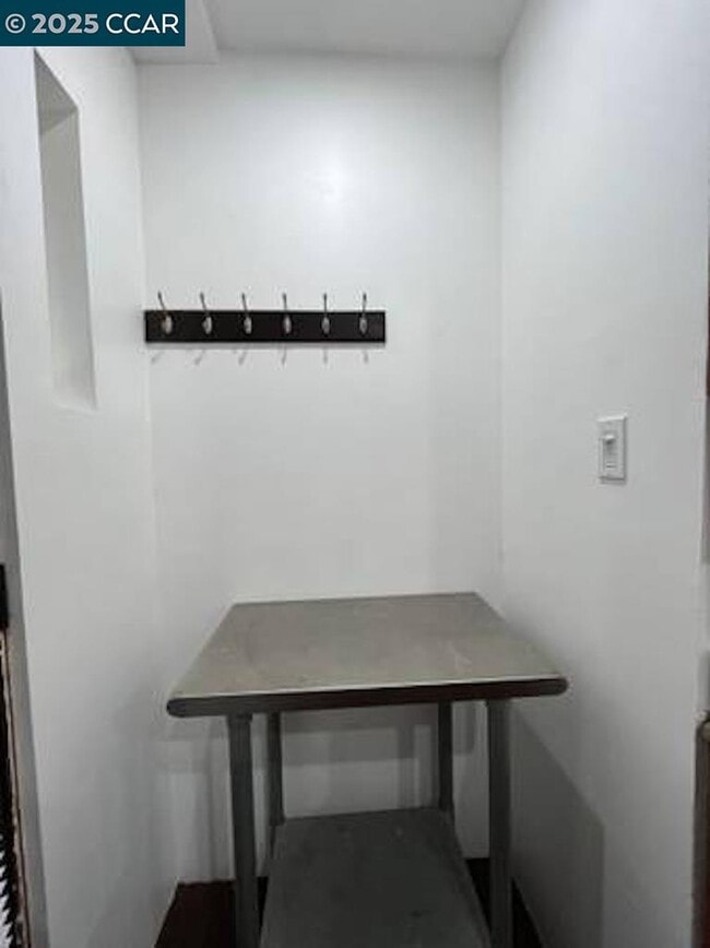 Building Photo - 449 Burnett Ave