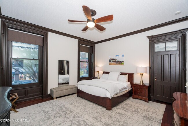 Building Photo - 1 Spring St