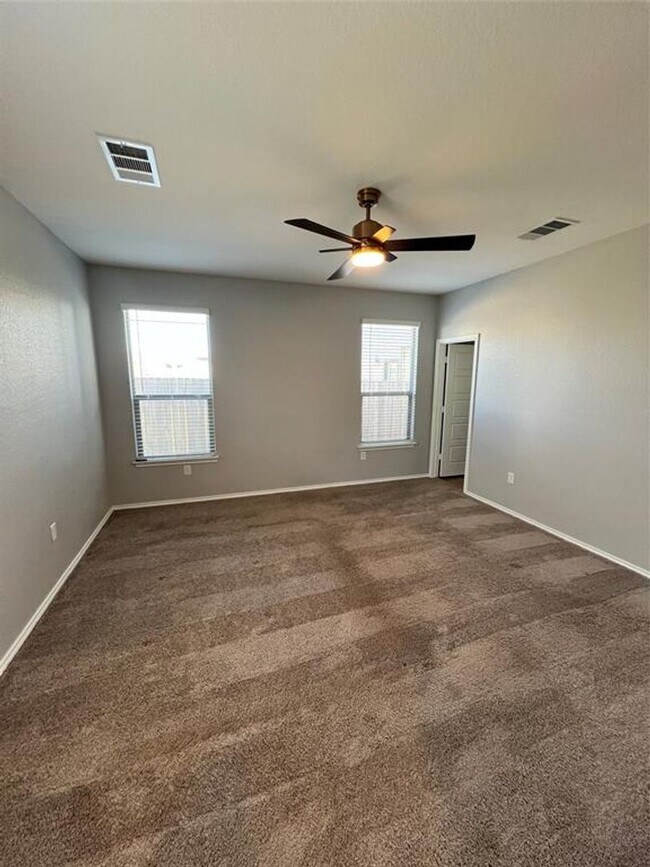 Building Photo - Del Valle Sundance Crossing / 4 bedrooms, ...