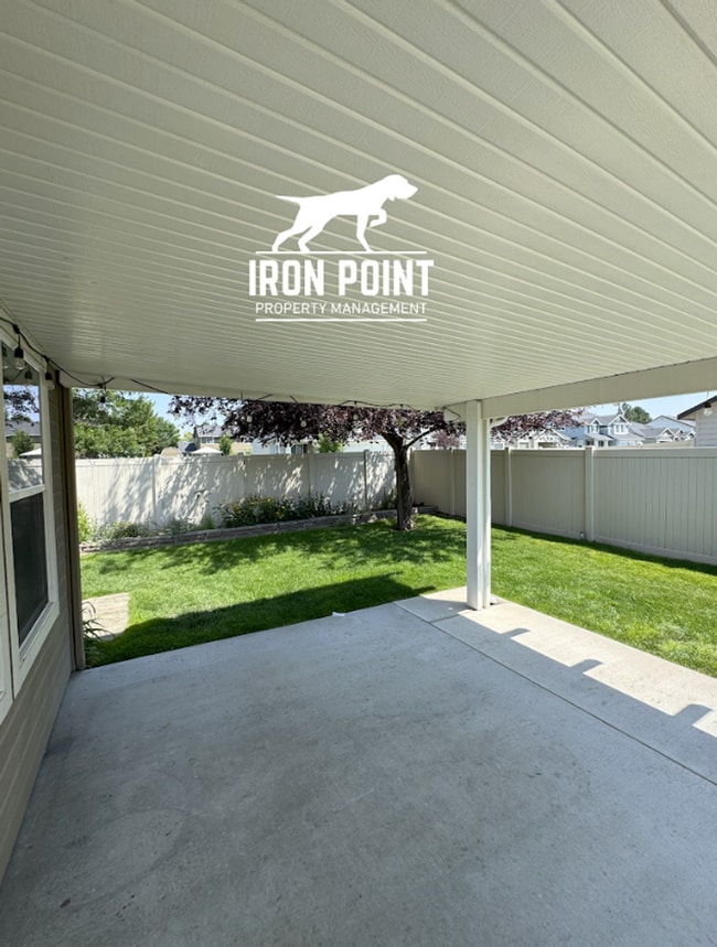 Building Photo - 5bed/3bath home w/community pool, fenced y...