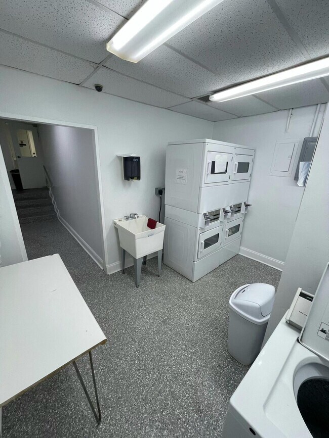 Building Photo - 720 Orton Ave