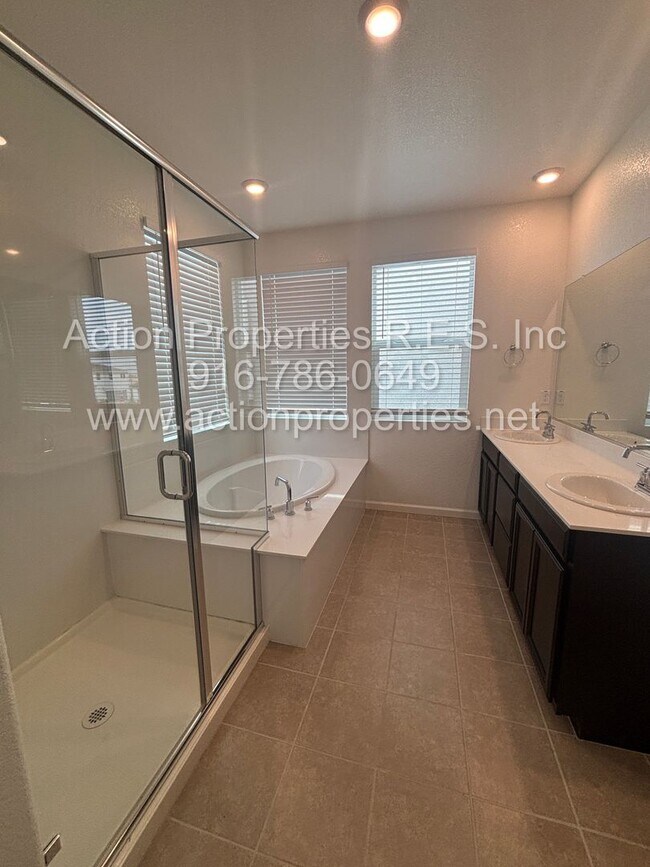 Building Photo - Rocklin Meritage Durango Subdivision - 2 Story 3 Bed, 2.5 bath - 1,833 sqft - NO HOA!