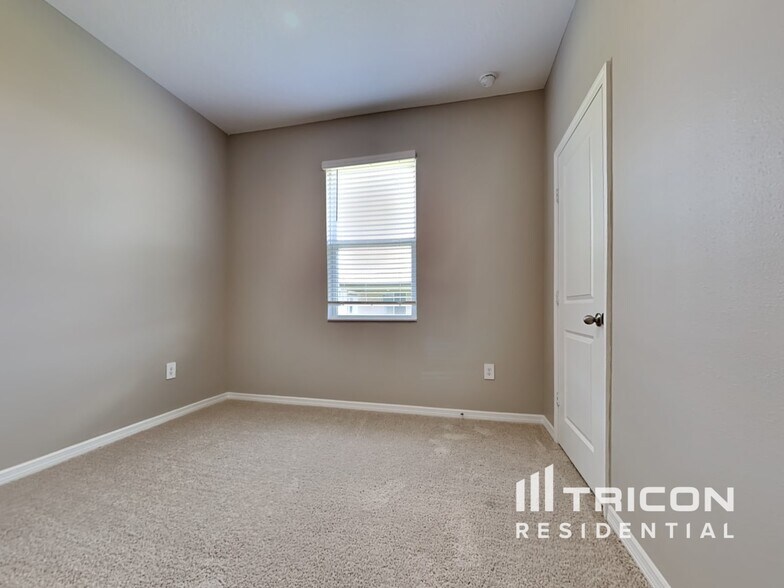 Building Photo - 6092 Dolostone Dr