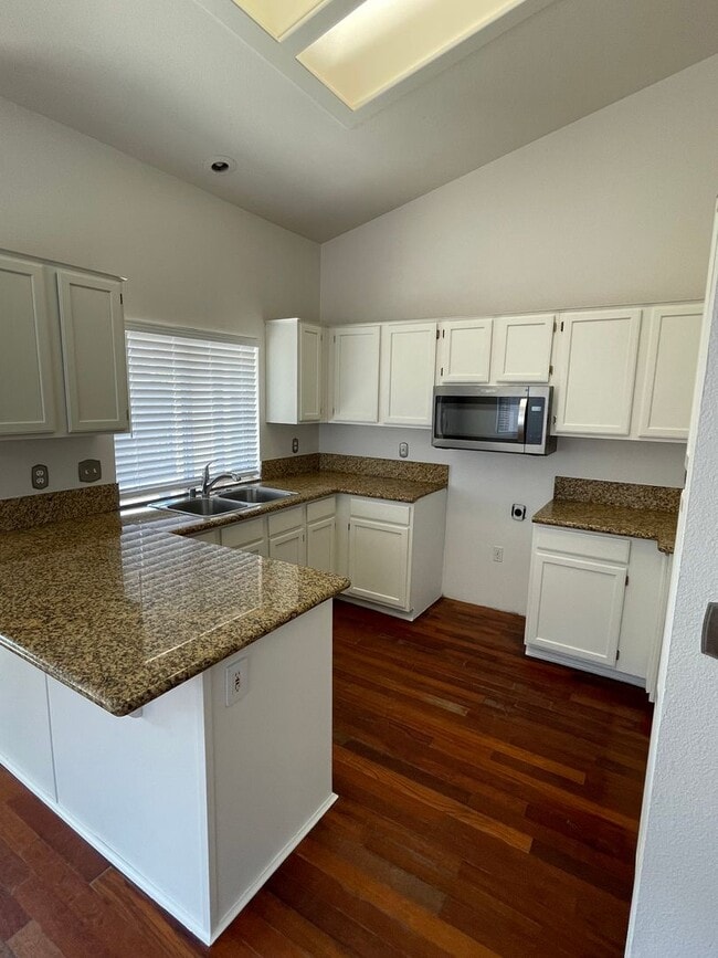 Building Photo - Charming 4 Bedroom Home For Rent