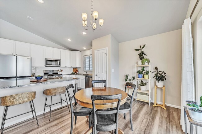 Building Photo - 13170 Valley Peak Dr