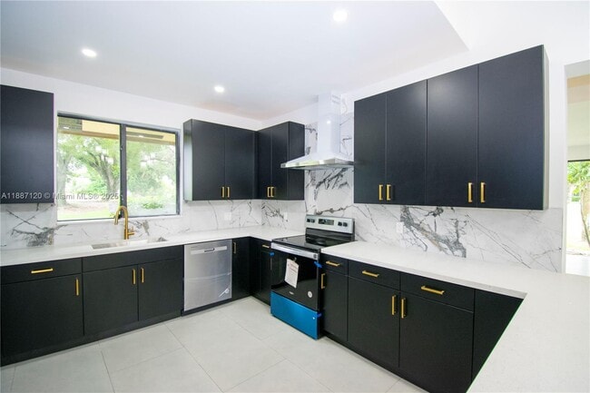 Building Photo - 8173 Silver Palm Ct