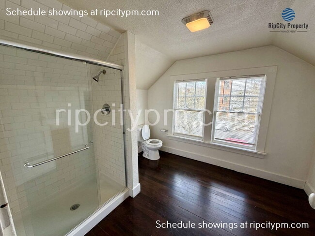 Building Photo - 1728 SE Clatsop St