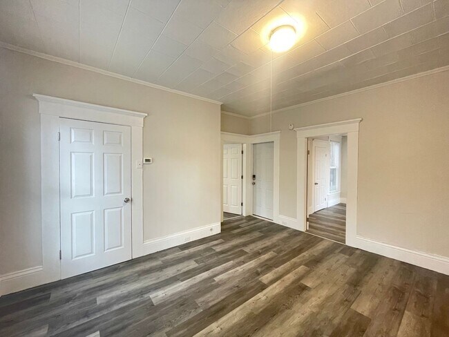 Building Photo - 325 Amherst St