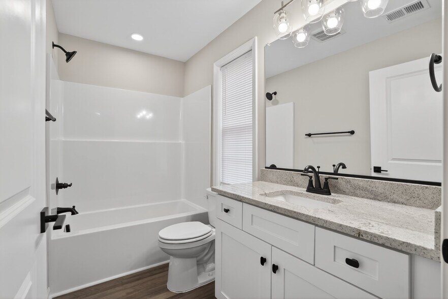 Building Photo - 7055 Hanesbrook Cir