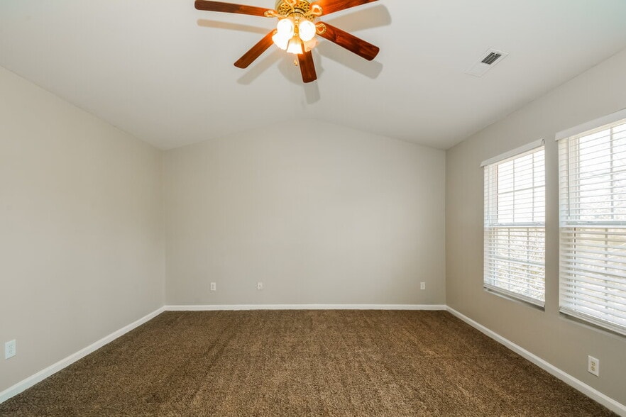 Building Photo - 5263 Little Sandy Dr