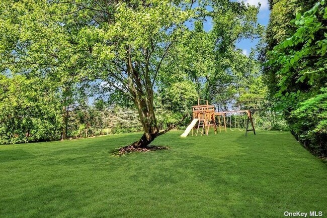 Building Photo - 2 Castle Ct