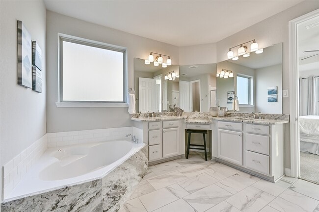 Building Photo - 3103 Flora Manor Dr