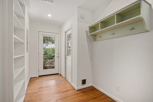 Building Photo - 6601 Brompton Rd