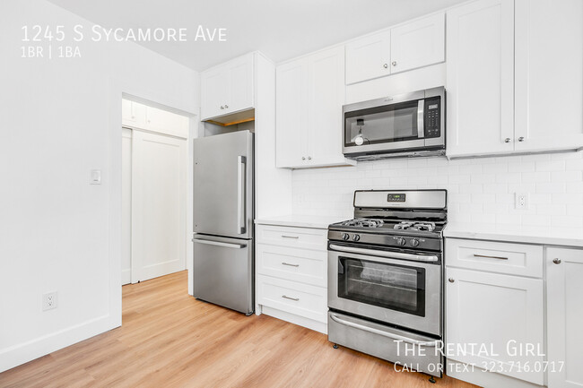 Building Photo - Charming 1-Bed, 1-Bath Art Deco Duplex Uni...