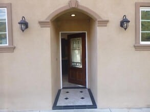 Building Photo - 770 W Altadena Dr