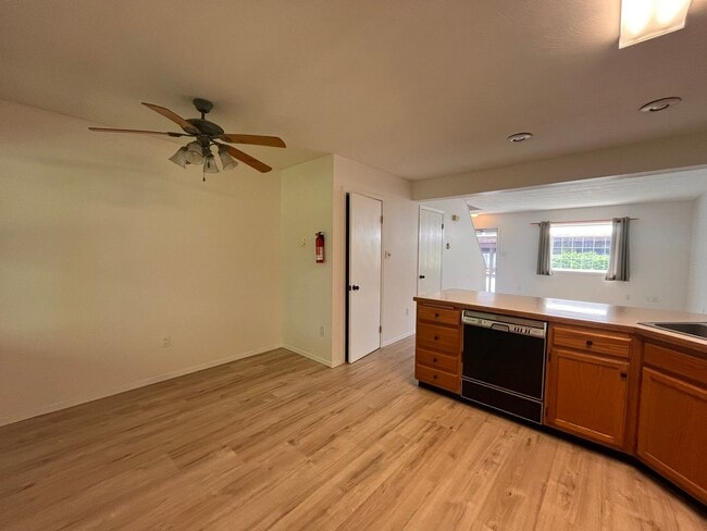 Building Photo - Woods Edge 2-Bedroom Townhome!