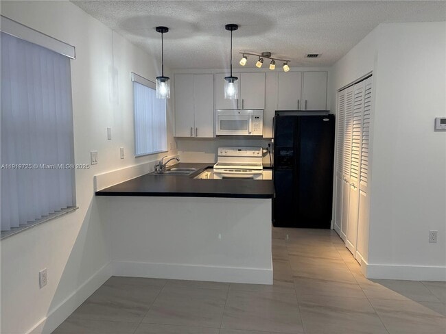 Building Photo - 3616 SW 17th St