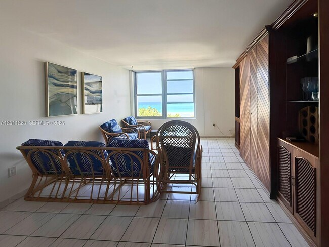 Building Photo - 2899 Collins Ave