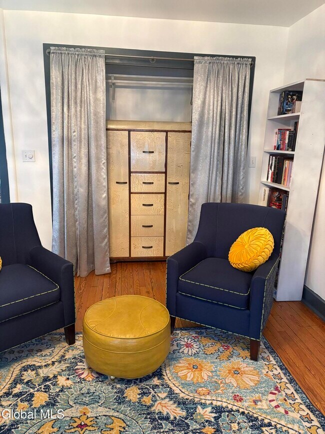 Building Photo - 20 Elm St