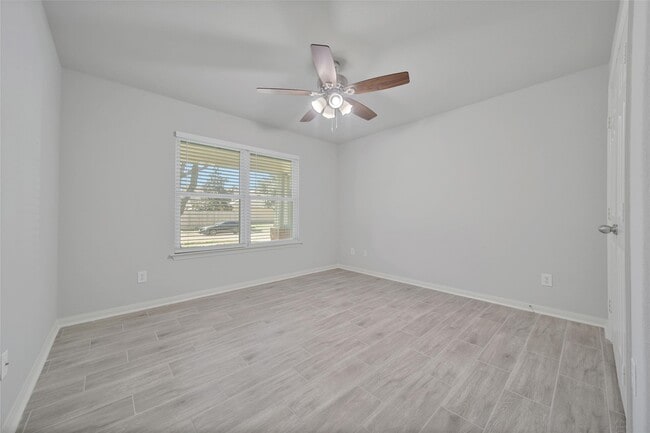 Building Photo - 19310 Young Oak St