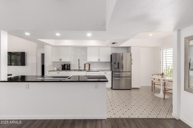 Building Photo - 10313 W Brookside Dr