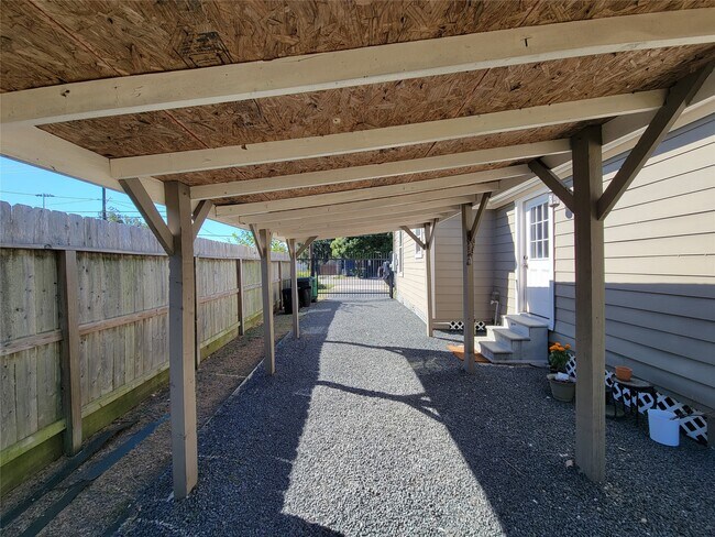 Building Photo - 2604 Cochran St