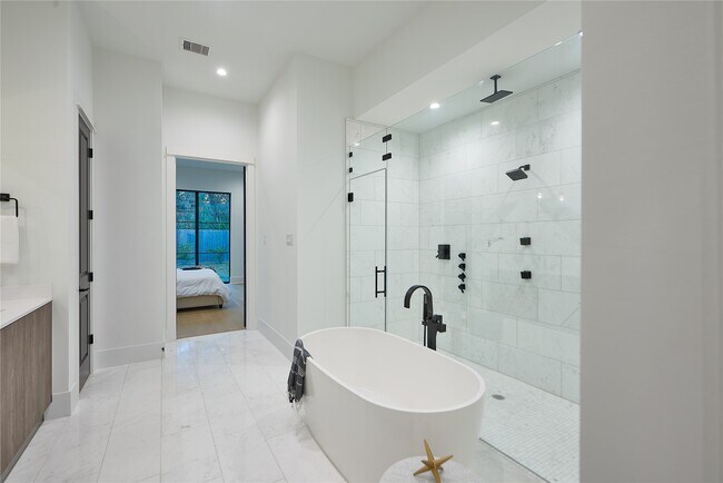 Building Photo - 8926 Croes Dr