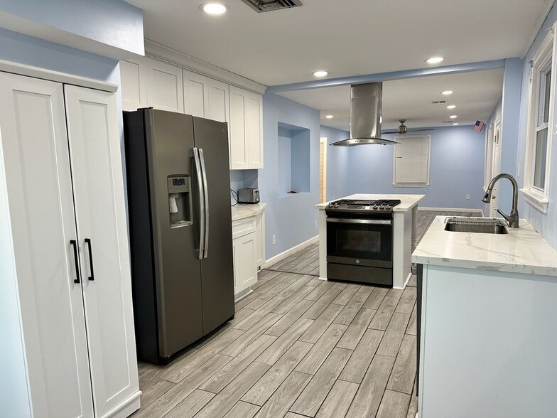 Building Photo - 10420 Ware Street