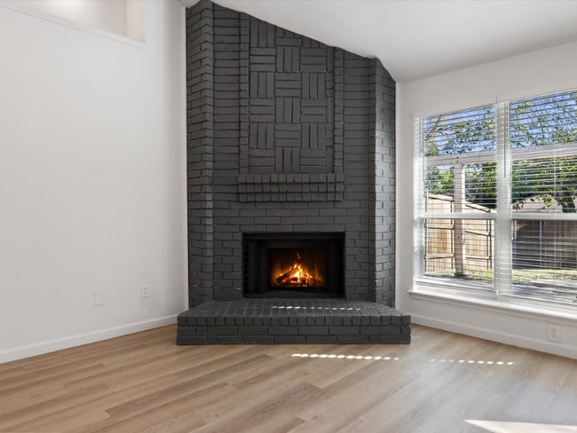 Building Photo - 612 De Soto Dr