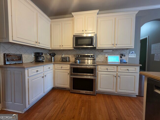 Building Photo - 94 Courtland Dr