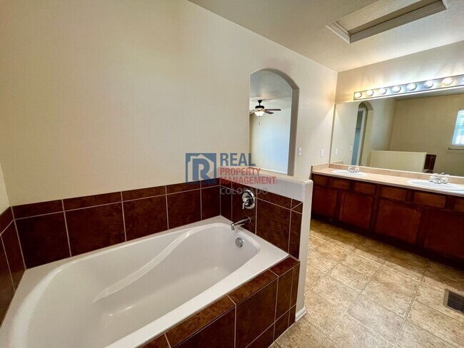 Building Photo - 10276 Deer Meadow Cir