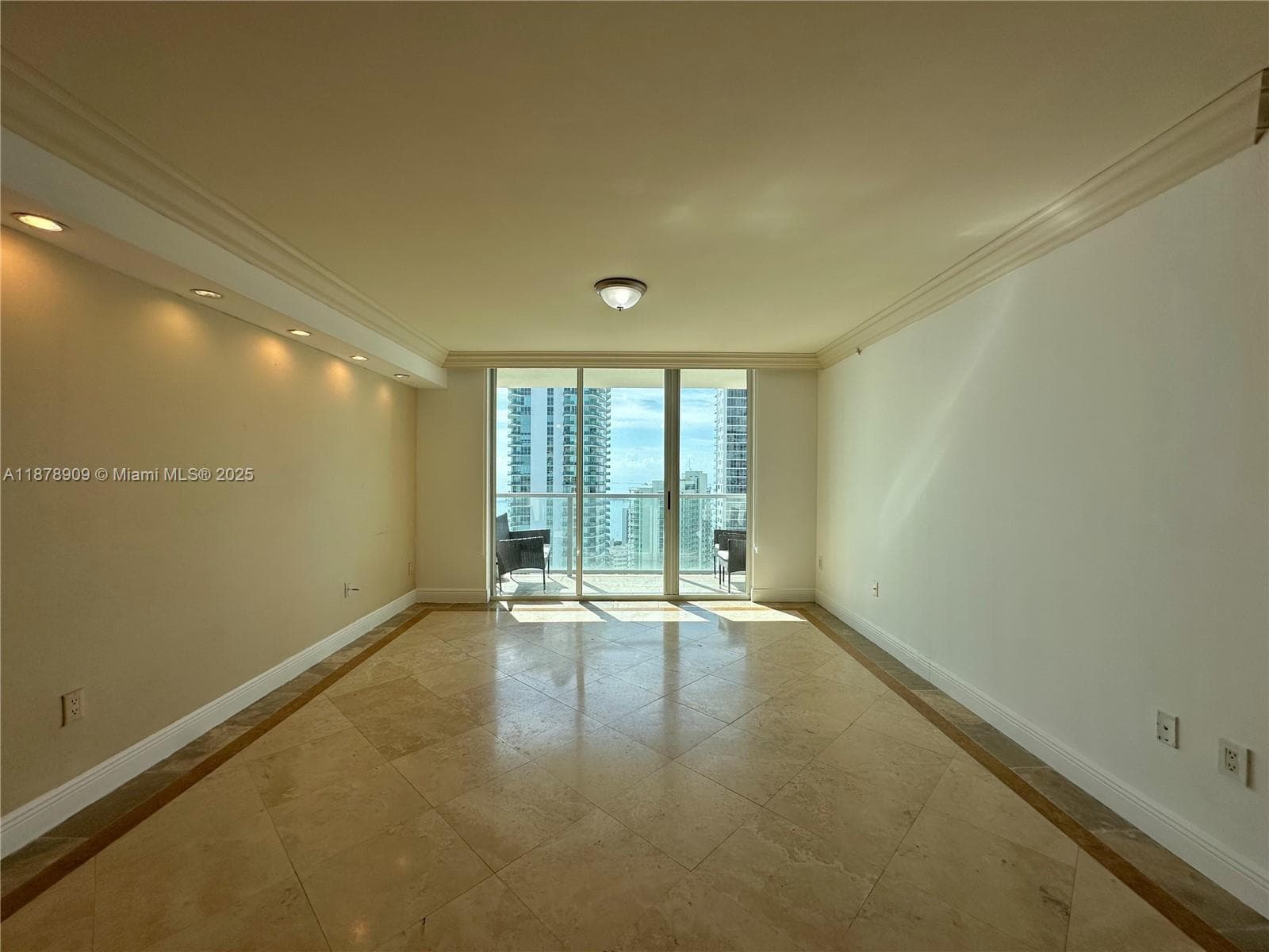 Building Photo - 1155 Brickell Bay Dr