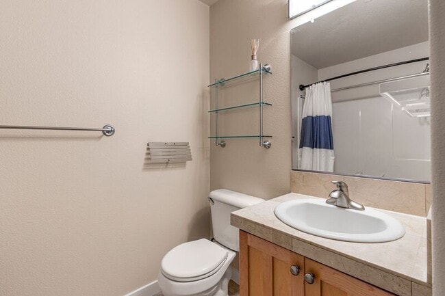 Building Photo - 929 SE Marion St