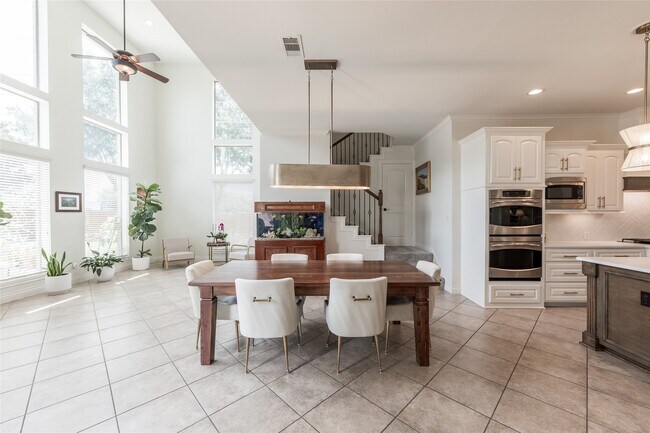 Building Photo - 2447 Monarch Terrace Dr
