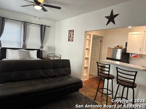 Building Photo - 302 Madison St