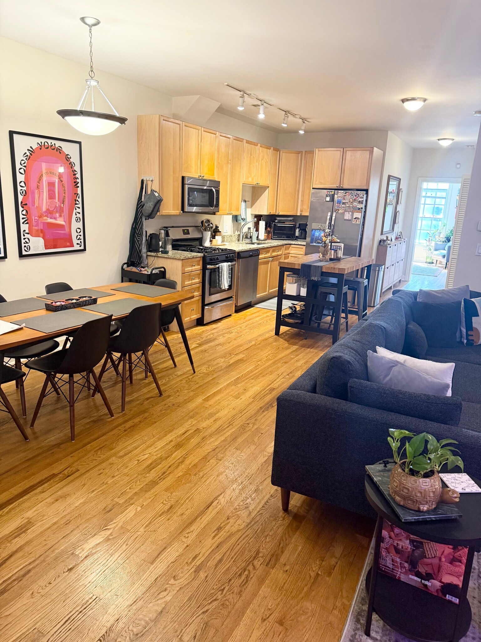 Building Photo - 3349 N Clark St